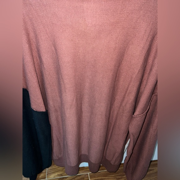 Sweater - Picture 6 of 9